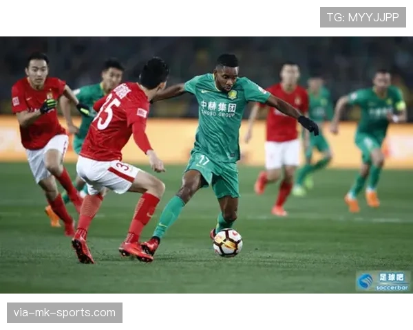 足球中合法冲撞的判罚标准与裁判判定要点解析 足球中合法冲撞的判罚标准与裁判判定要点解析